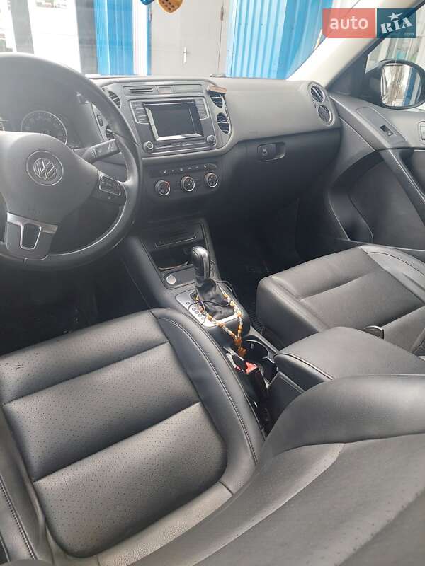 Внедорожник / Кроссовер Volkswagen Tiguan 2015 в Кривом Роге