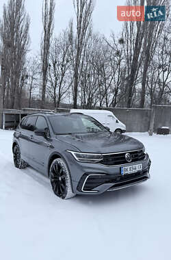 Позашляховик / Кросовер Volkswagen Tiguan 2021 в Києві