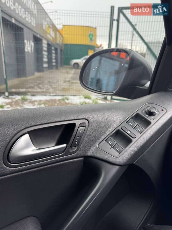 Внедорожник / Кроссовер Volkswagen Tiguan 2016 в Кропивницком