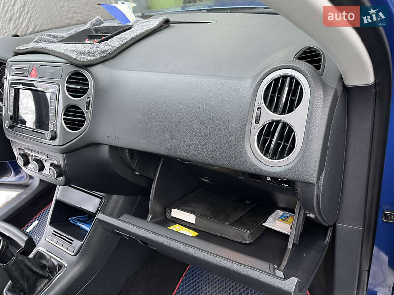 Внедорожник / Кроссовер Volkswagen Tiguan 2011 в Житомире