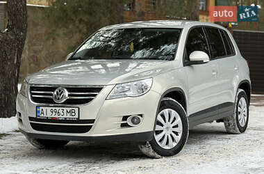 Внедорожник / Кроссовер Volkswagen Tiguan 2010 в Киеве
