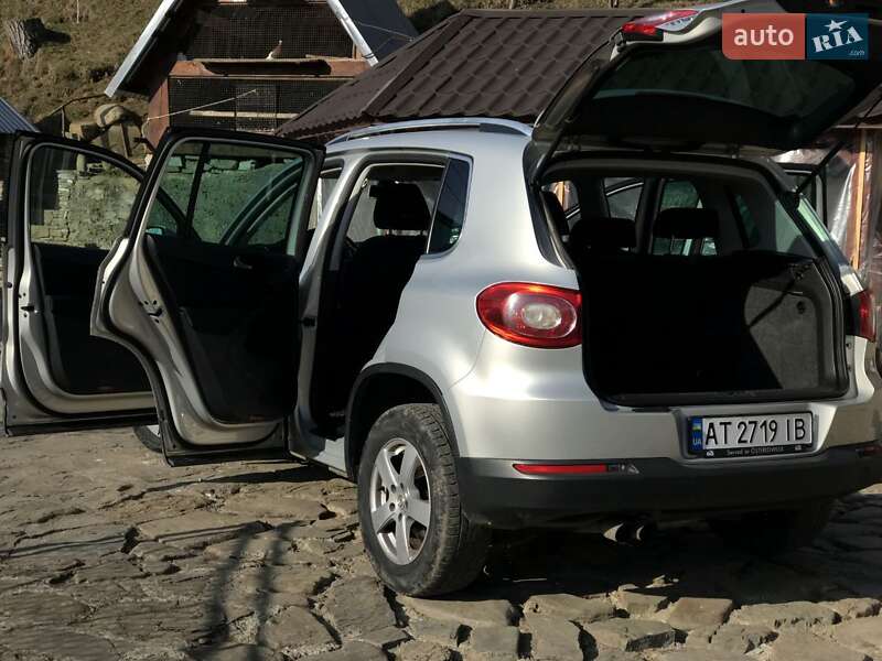 Позашляховик / Кросовер Volkswagen Tiguan 2010 в Делятині фото 3 Позашляховик / Кросовер Volkswagen Tiguan 2010 в Делятині