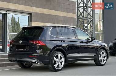 Внедорожник / Кроссовер Volkswagen Tiguan 2018 в Новоднестровске