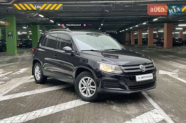 Внедорожник / Кроссовер Volkswagen Tiguan 2015 в Киеве