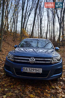 Внедорожник / Кроссовер Volkswagen Tiguan 2017 в Каменке