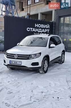 Позашляховик / Кросовер Volkswagen Tiguan 2016 в Полтаві