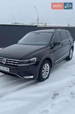 Внедорожник / Кроссовер Volkswagen Tiguan 2017 в Виннице