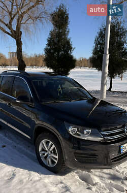 Внедорожник / Кроссовер Volkswagen Tiguan 2015 в Ровно
