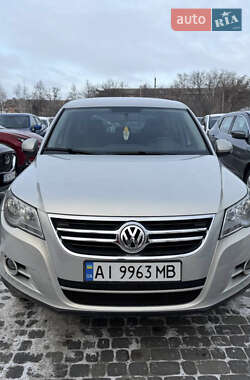 Внедорожник / Кроссовер Volkswagen Tiguan 2010 в Знаменке