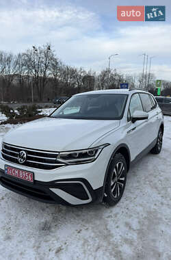 Позашляховик / Кросовер Volkswagen Tiguan 2022 в Львові
