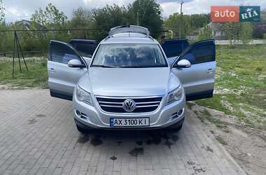 Позашляховик / Кросовер Volkswagen Tiguan 2010 в Харкові