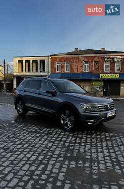 Внедорожник / Кроссовер Volkswagen Tiguan 2018 в Могилев-Подольске