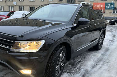 Позашляховик / Кросовер Volkswagen Tiguan 2018 в Львові