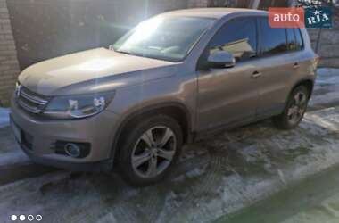 Позашляховик / Кросовер Volkswagen Tiguan 2015 в Києві