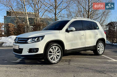 Позашляховик / Кросовер Volkswagen Tiguan 2016 в Києві
