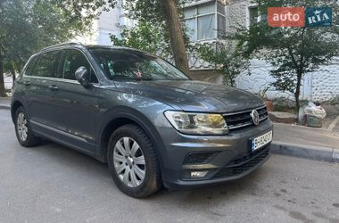Внедорожник / Кроссовер Volkswagen Tiguan 2017 в Николаеве