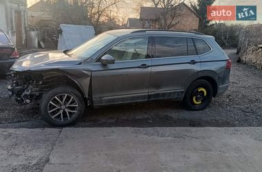 Внедорожник / Кроссовер Volkswagen Tiguan 2021 в Львове