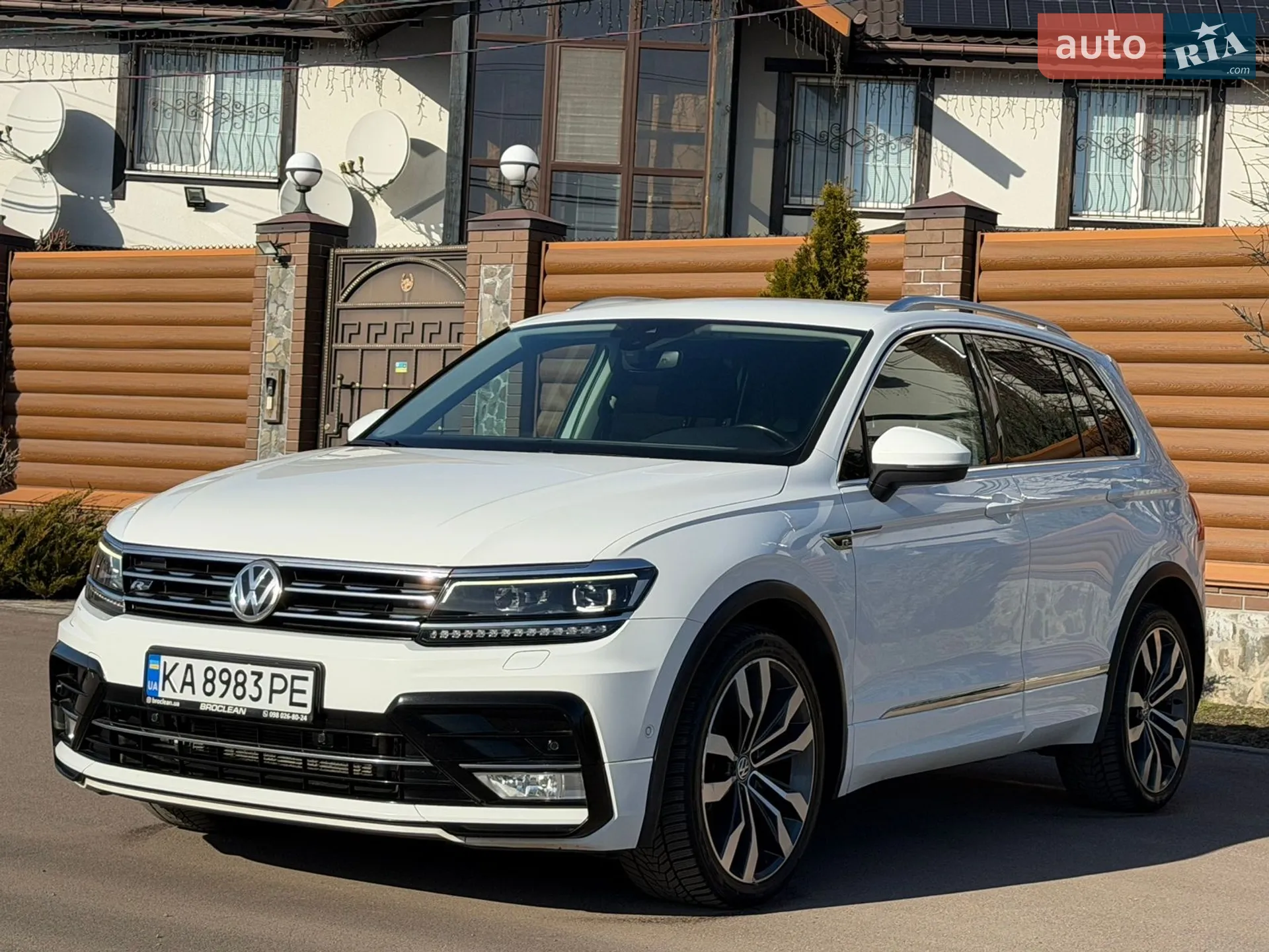 2017 Volkswagen Tiguan - мініатюра 8
