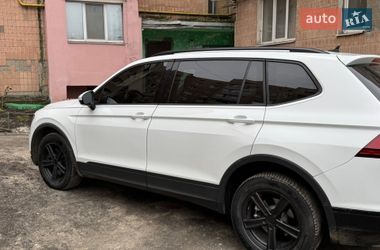 Позашляховик / Кросовер Volkswagen Tiguan 2017 в Харкові
