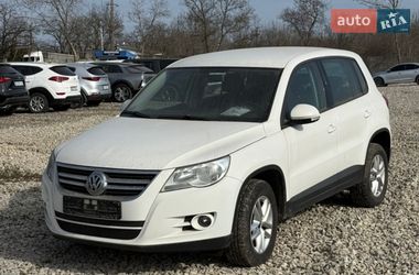 Внедорожник / Кроссовер Volkswagen Tiguan 2011 в Первомайске