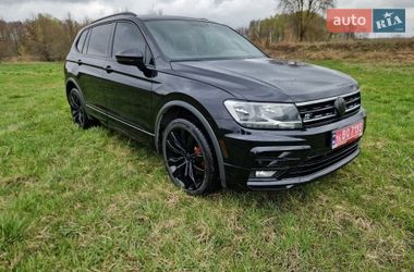 Внедорожник / Кроссовер Volkswagen Tiguan 2021 в Киеве