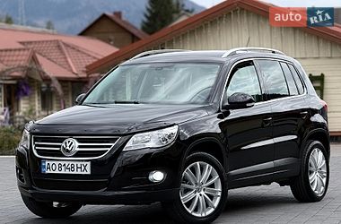 Внедорожник / Кроссовер Volkswagen Tiguan 2010 в Межгорье