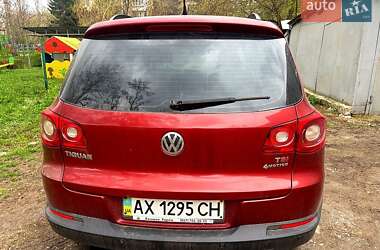 Позашляховик / Кросовер Volkswagen Tiguan 2011 в Харкові