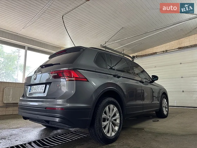 Volkswagen Tiguan 2017 VIN WVGAV7AXXHK049325 фото оголошення 11 з 58