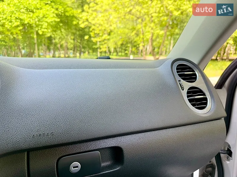 Volkswagen Tiguan 2012 VIN WVGAV7AX7DW543709 фото оголошення 54 з 117