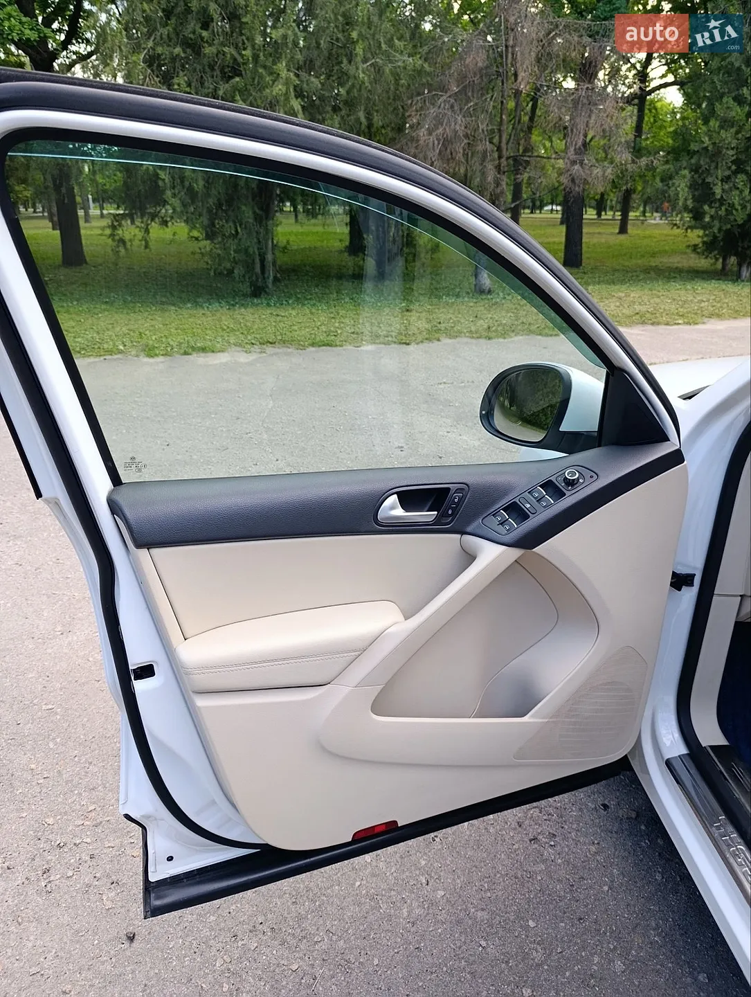 2012 Volkswagen Tiguan - мініатюра 28