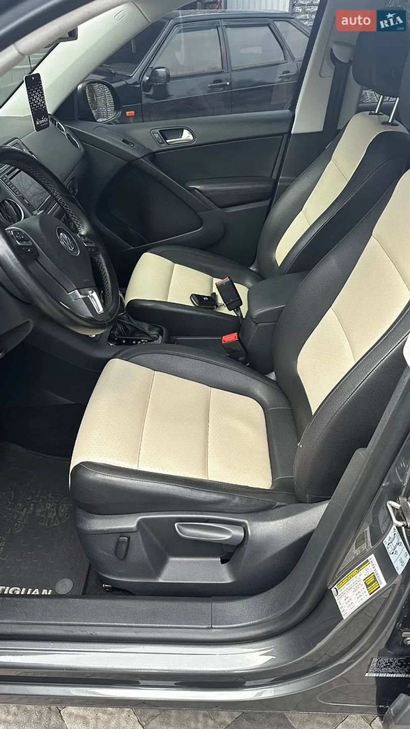 Volkswagen Tiguan 2016 VIN WVGAV7AXXGW590530 фото оголошення 12 з 22