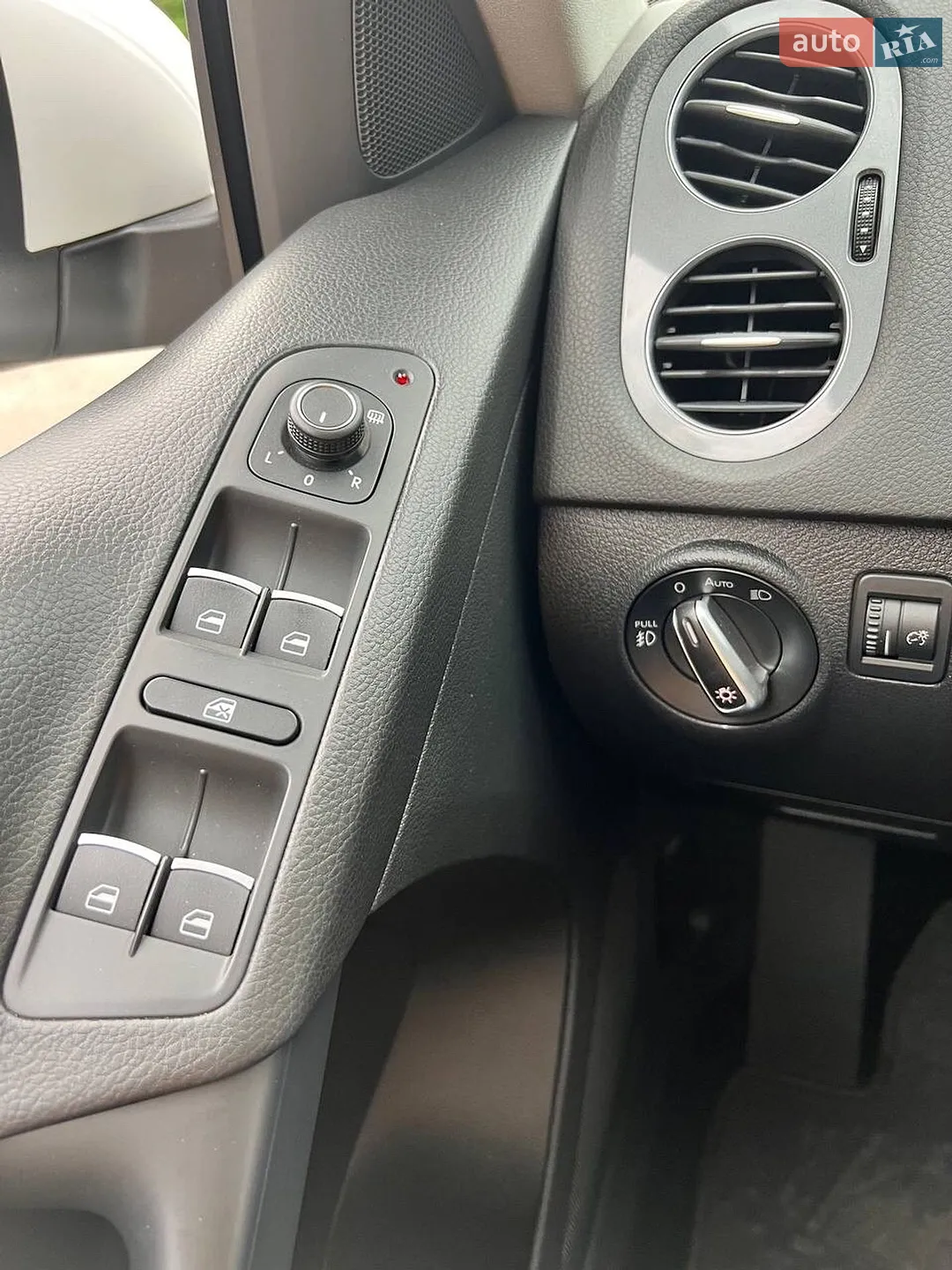 2015 Volkswagen Tiguan - мініатюра 30