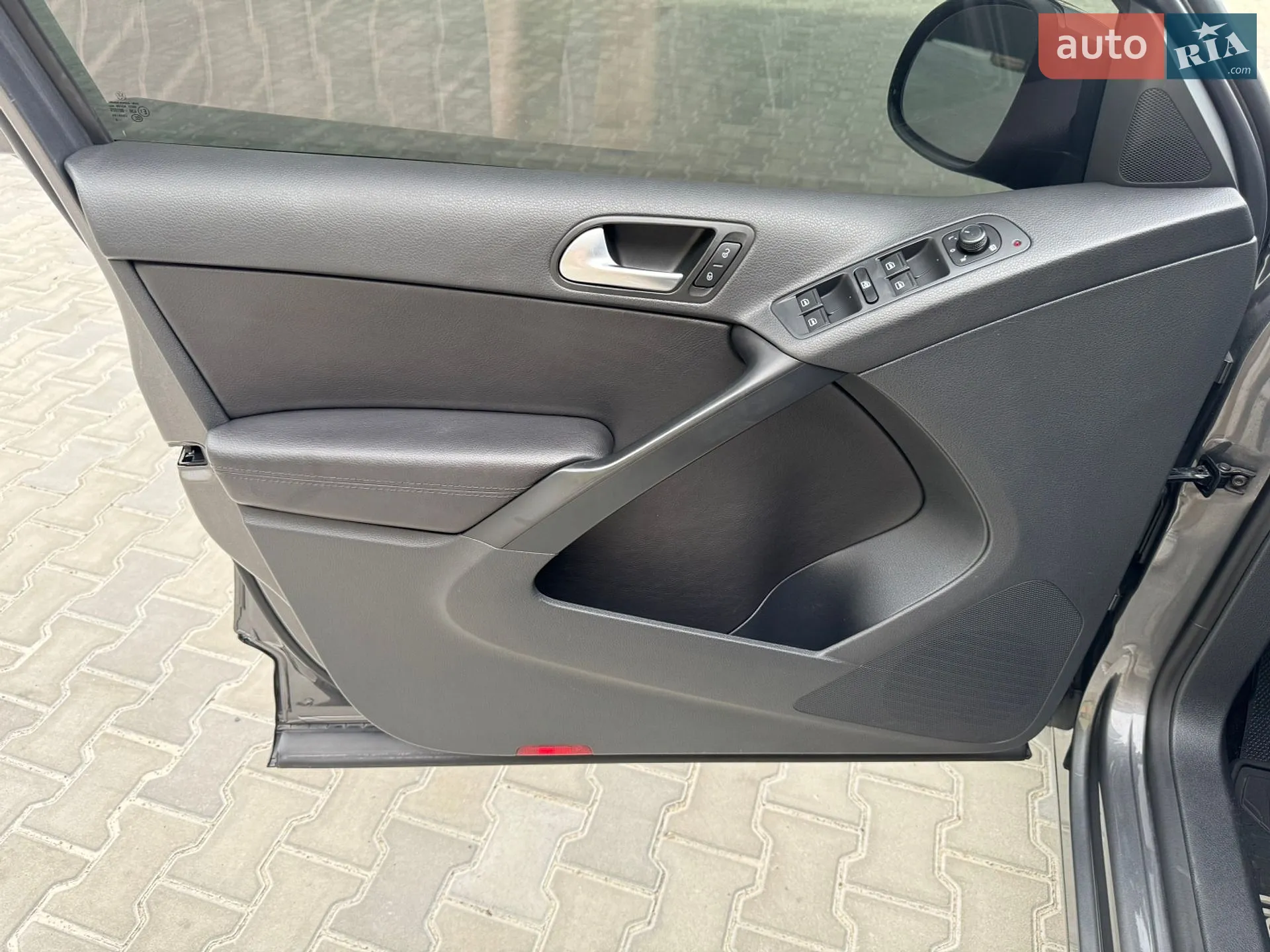 2016 Volkswagen Tiguan - мініатюра 26