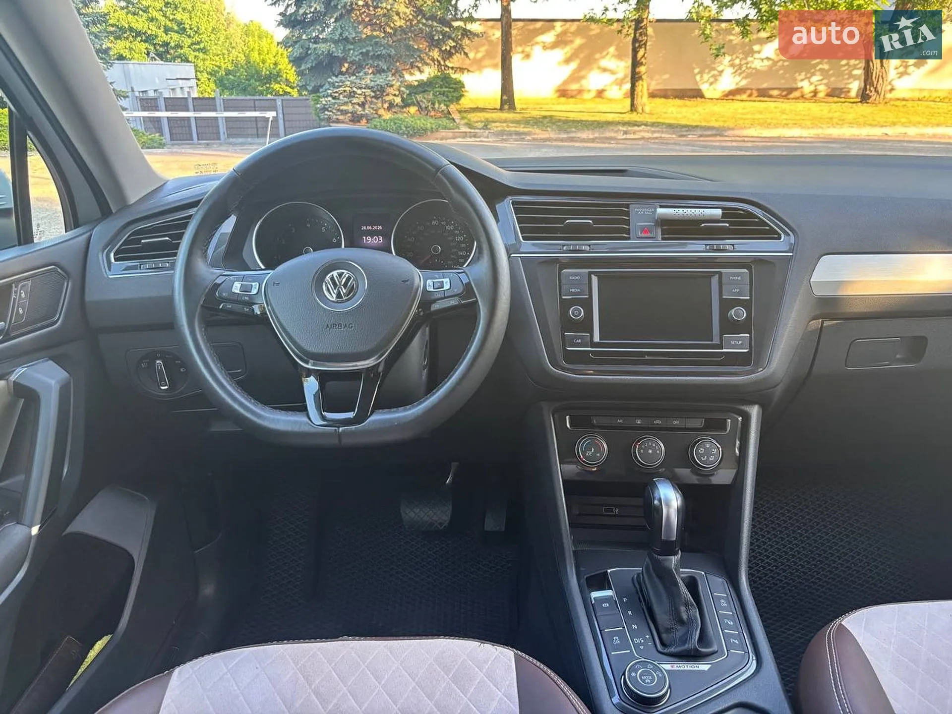 2017 Volkswagen Tiguan - мініатюра 16