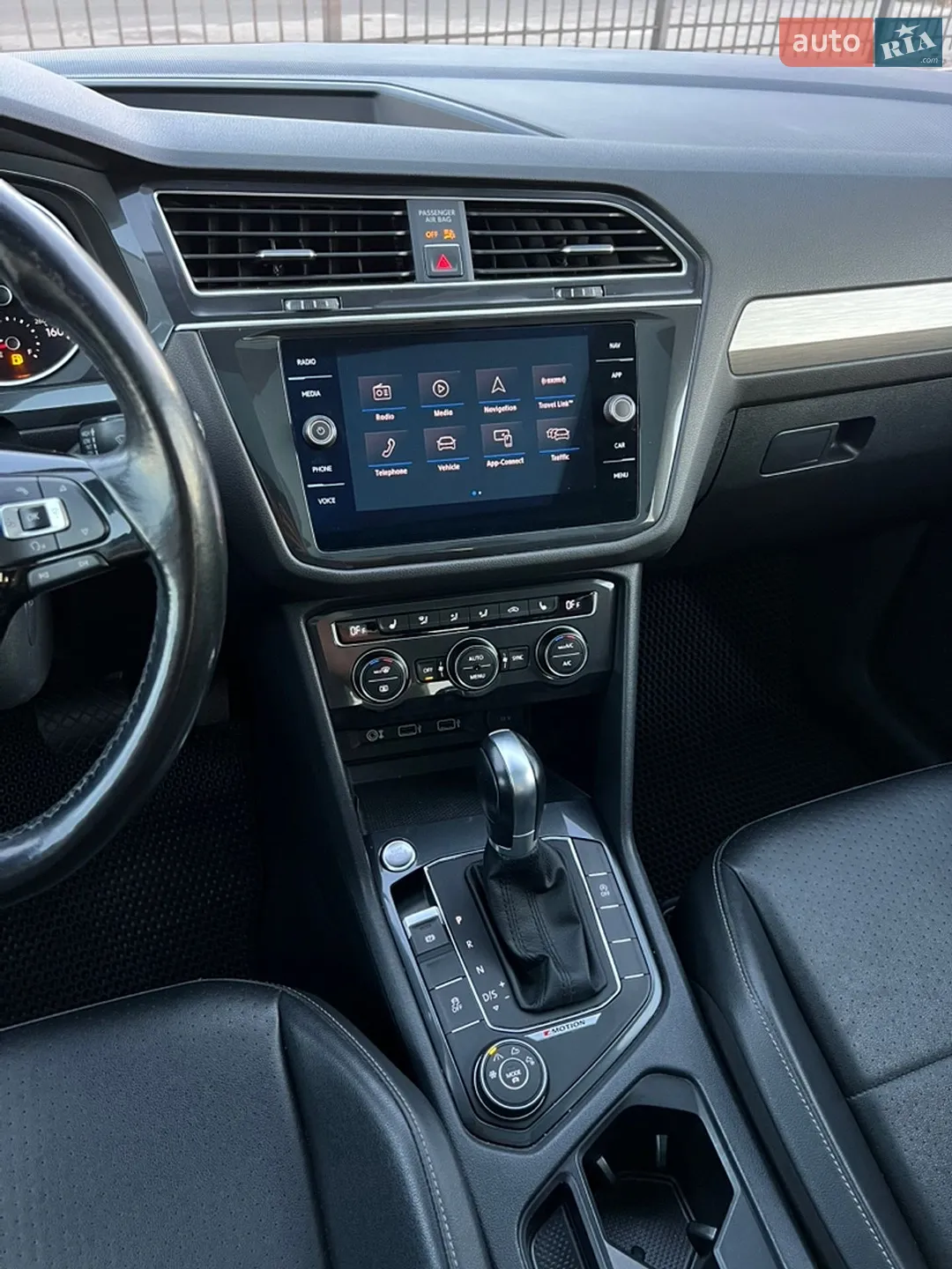 2017 Volkswagen Tiguan - мініатюра 24