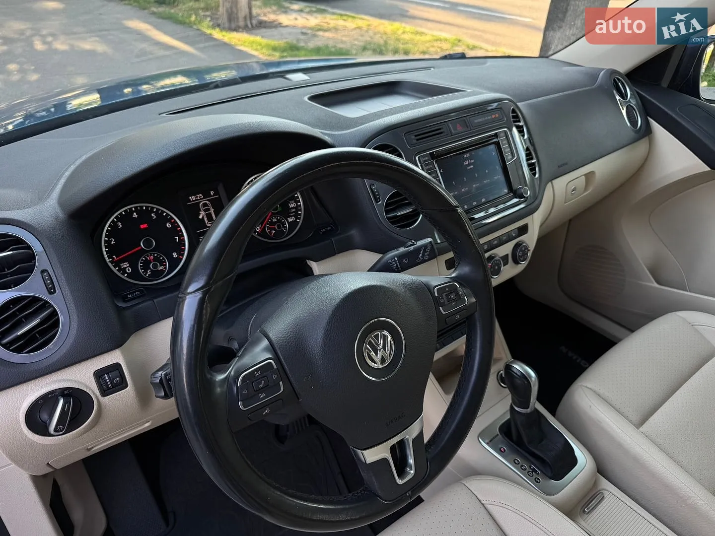 2016 Volkswagen Tiguan - мініатюра 15