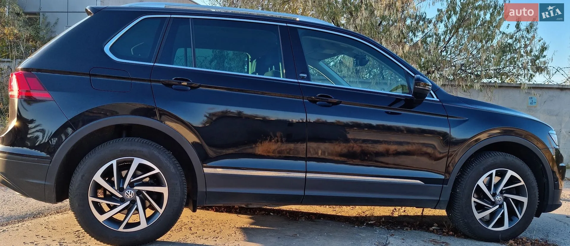 2017 Volkswagen Tiguan - мініатюра 8