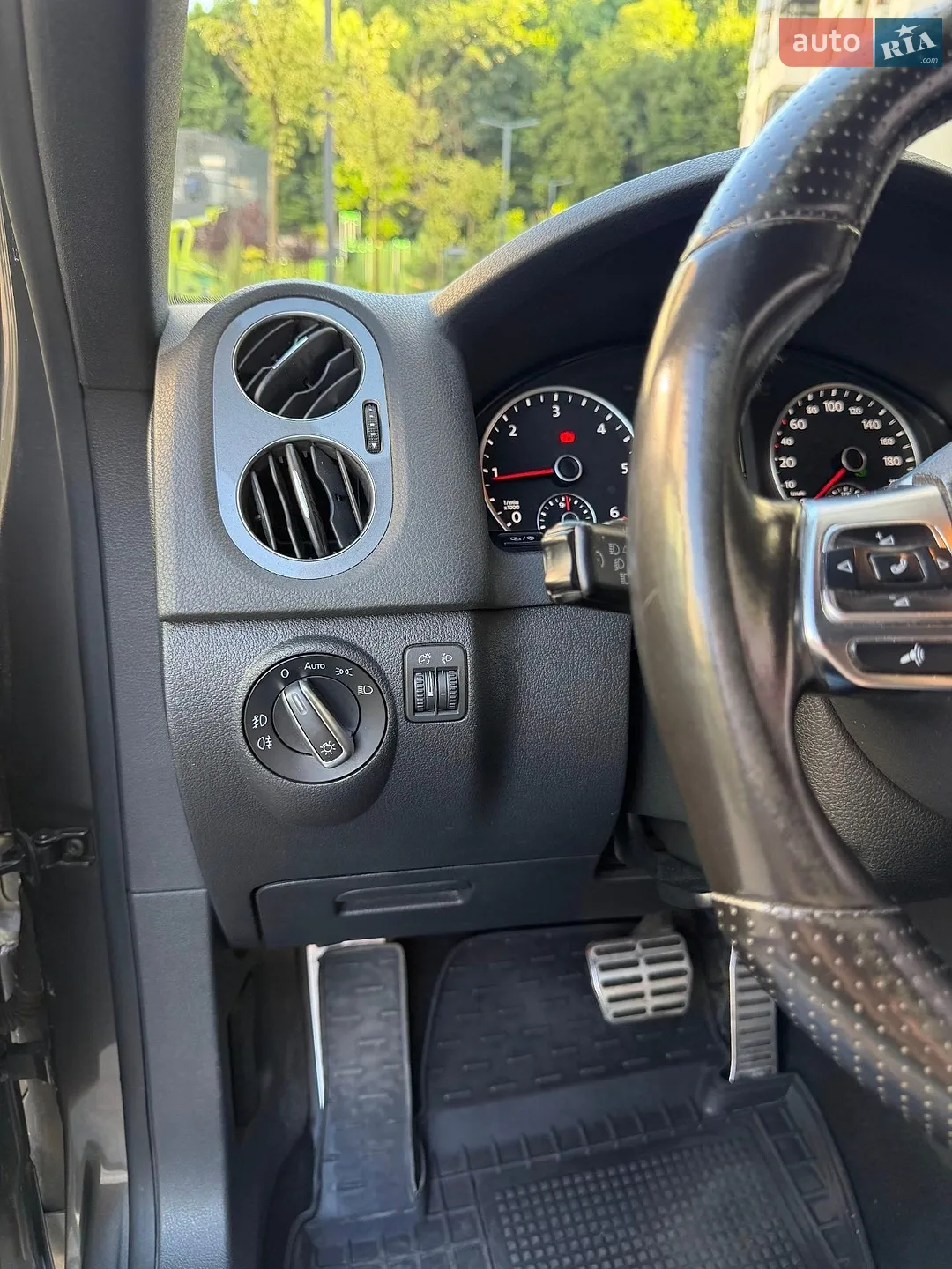 2015 Volkswagen Tiguan - мініатюра 26