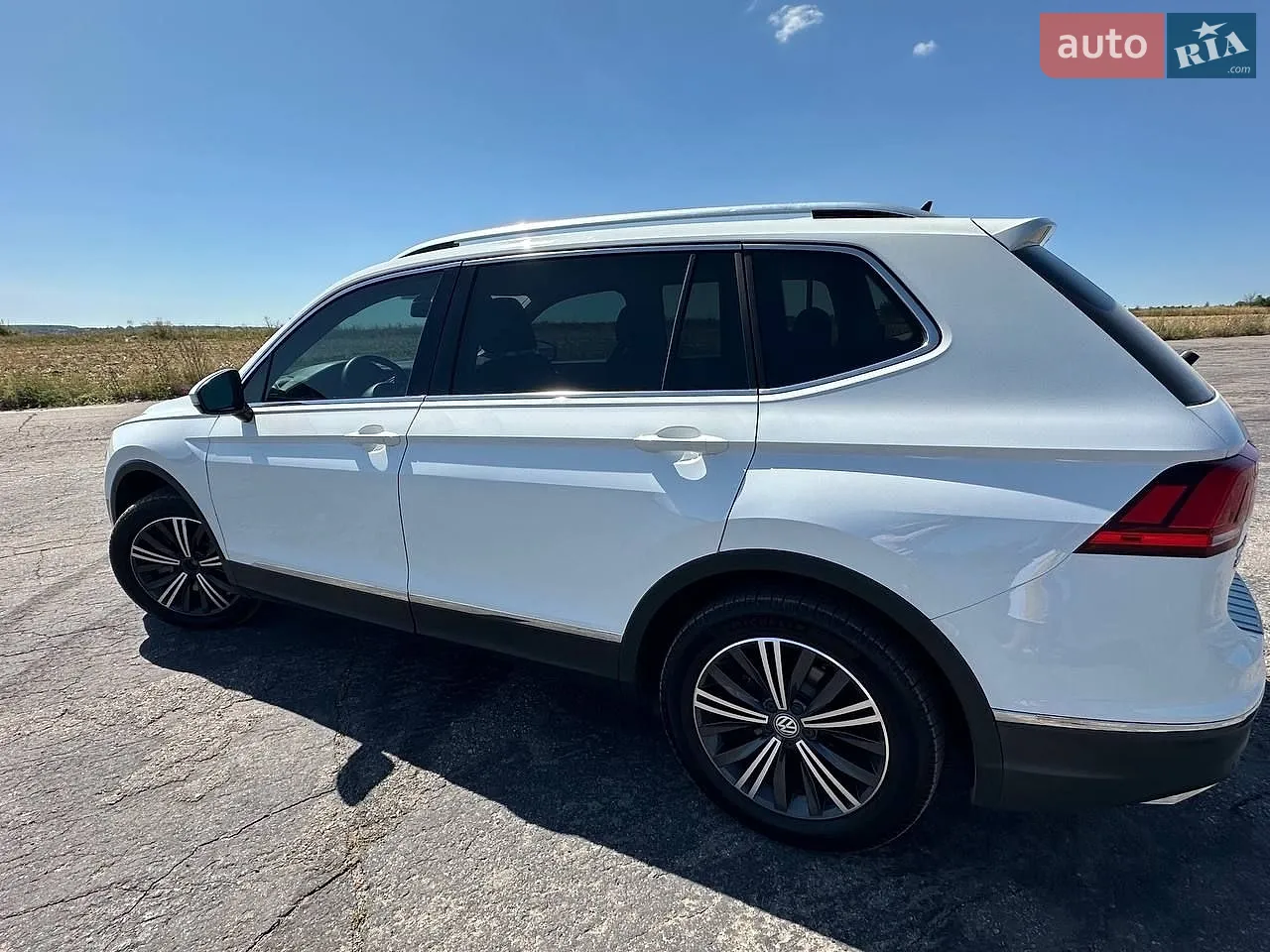 2018 Volkswagen Tiguan - мініатюра 19