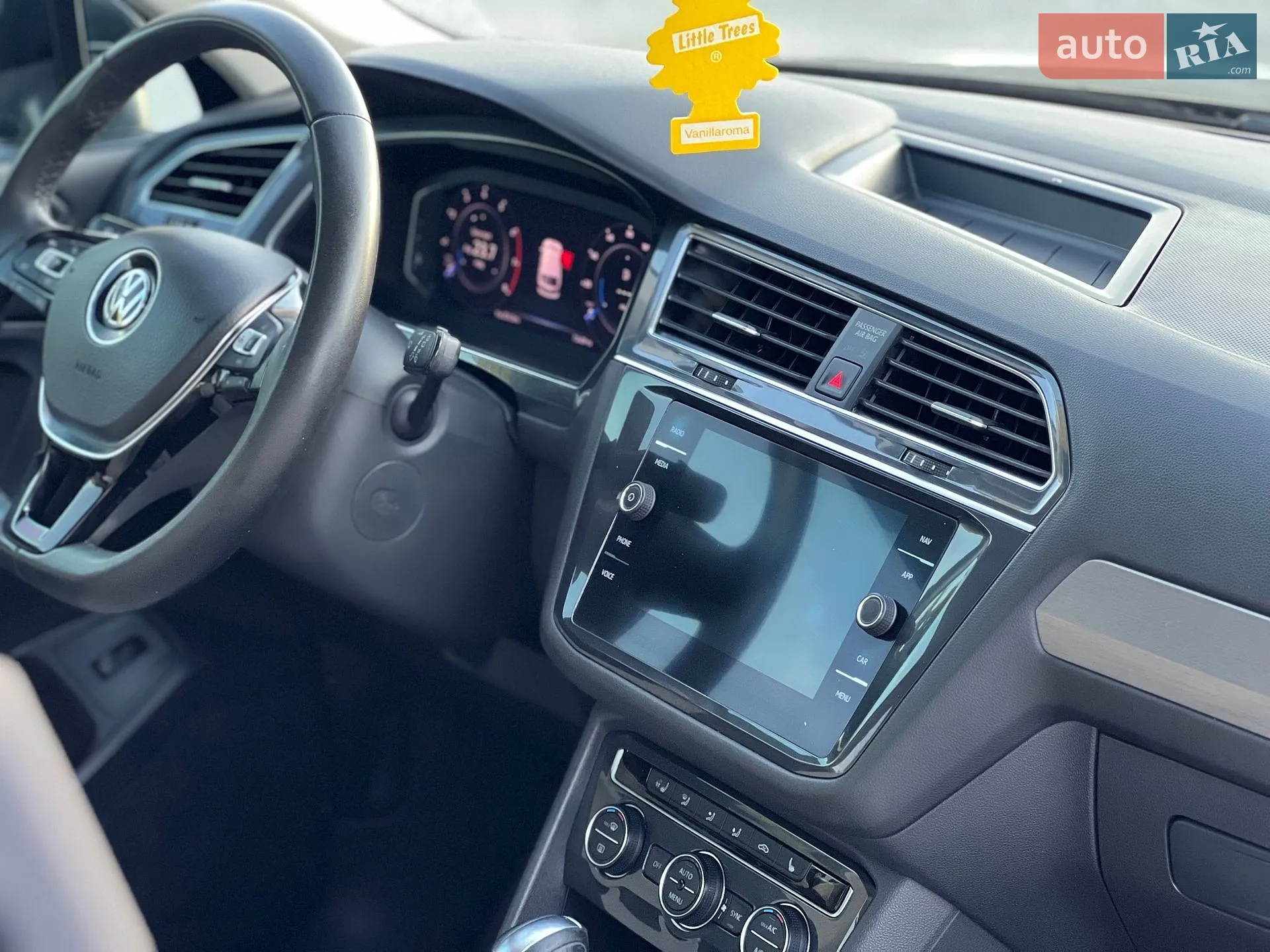 2020 Volkswagen Tiguan - мініатюра 12