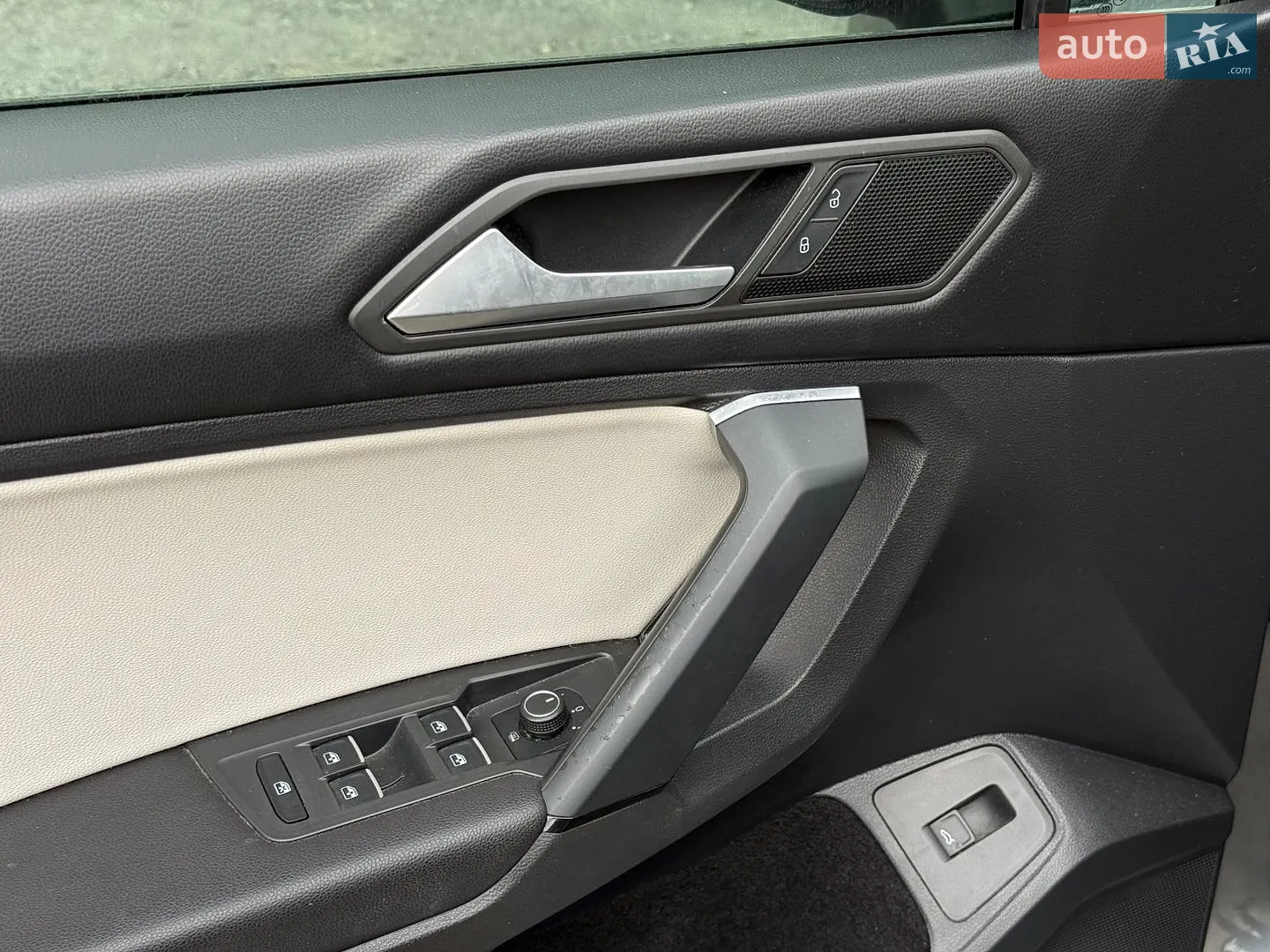 2019 Volkswagen Tiguan - мініатюра 10