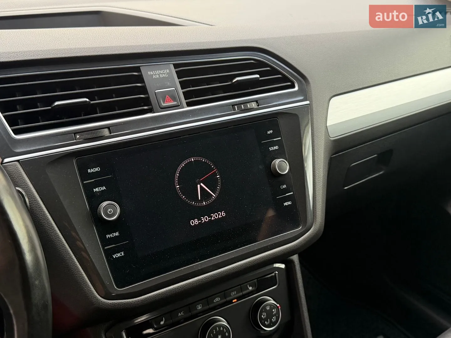 2017 Volkswagen Tiguan - мініатюра 27