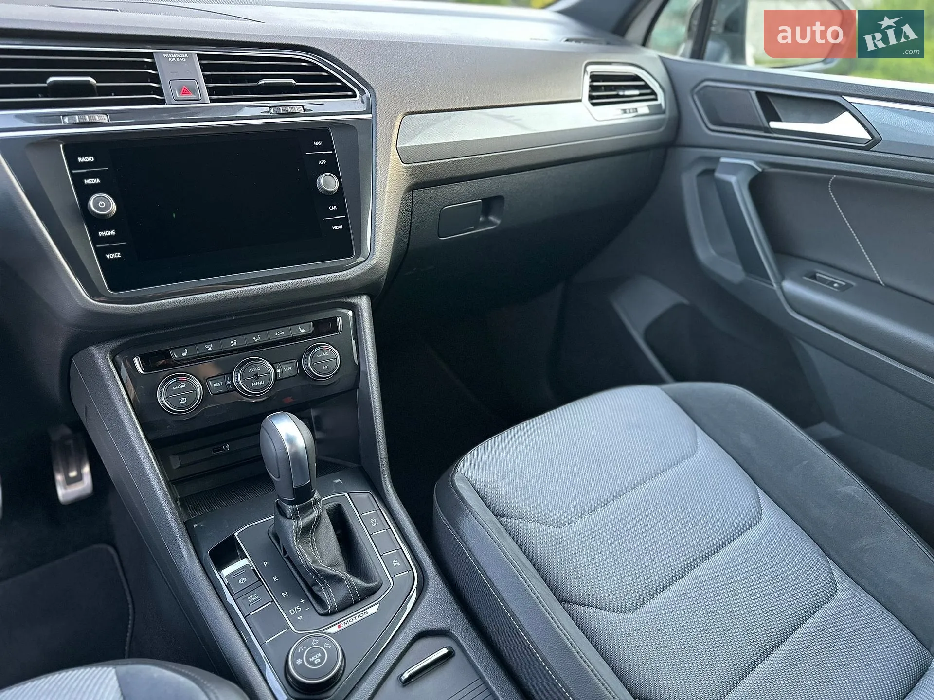 2020 Volkswagen Tiguan - мініатюра 32