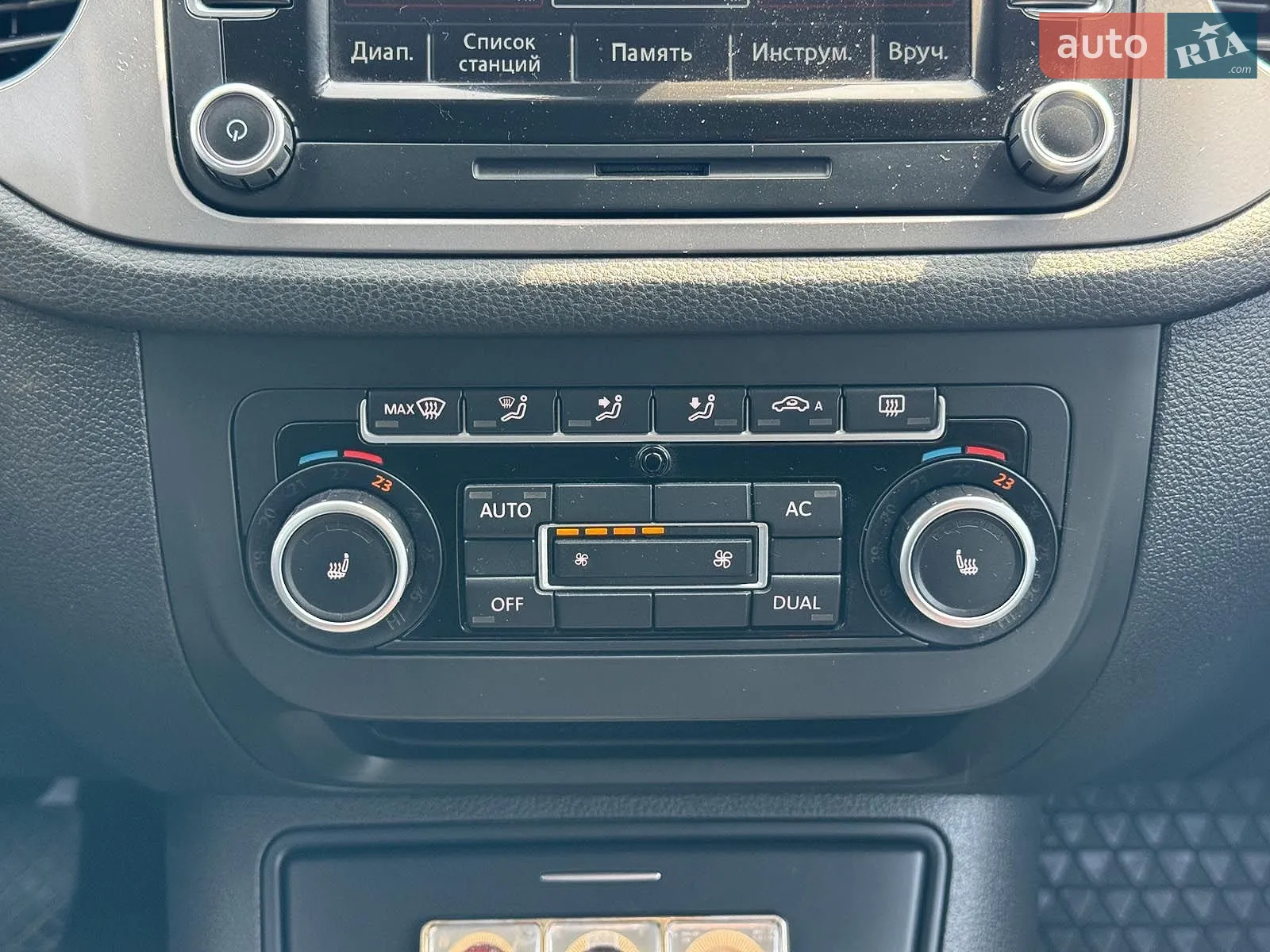 2011 Volkswagen Tiguan - мініатюра 26