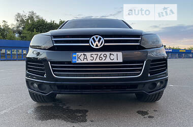 Внедорожник / Кроссовер Volkswagen Touareg R 2014 в Киеве