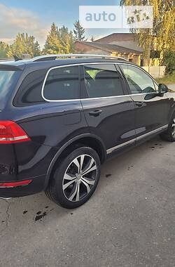 Внедорожник / Кроссовер Volkswagen Touareg R 2014 в Ровно