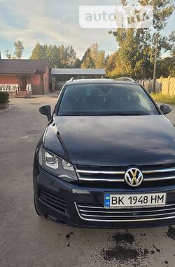 Внедорожник / Кроссовер Volkswagen Touareg R 2014 в Ровно