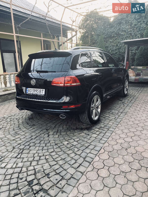 Внедорожник / Кроссовер Volkswagen Touareg R 2014 в Иршаве