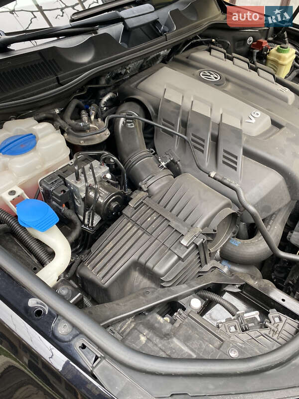 Внедорожник / Кроссовер Volkswagen Touareg R 2014 в Иршаве