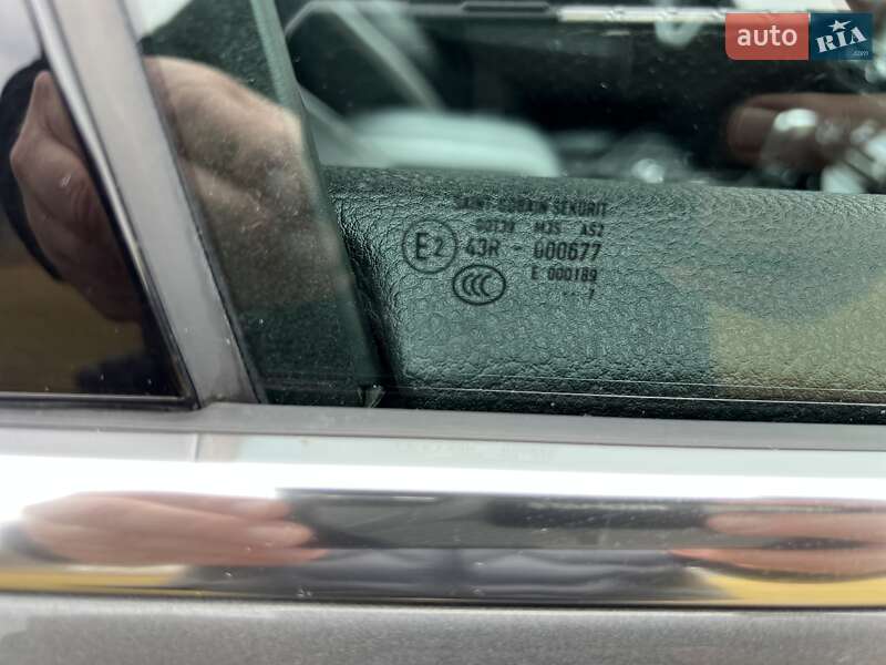 Позашляховик / Кросовер Volkswagen Touareg R 2017 в Чернівцях